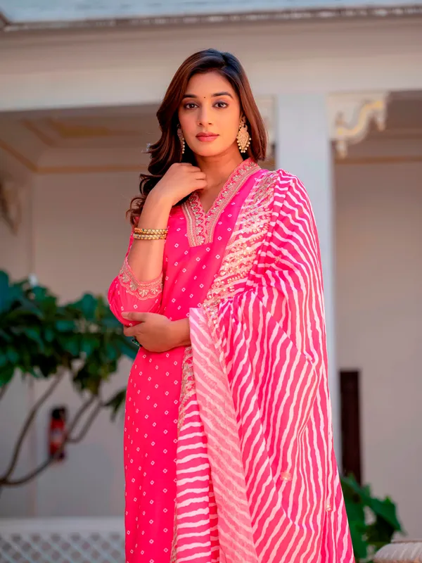 Pink_Muslin_Kurti_With_Pant_And_Dupatta_For_Women