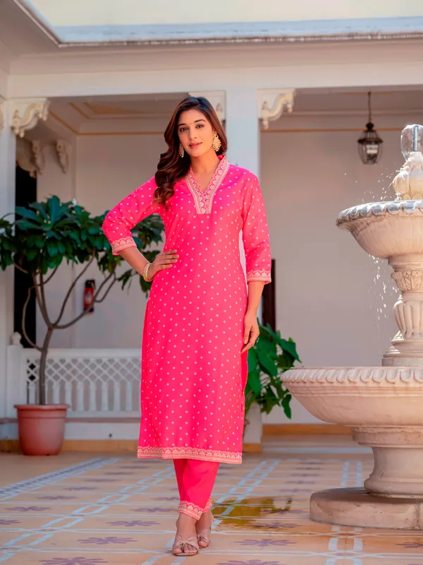 Pink_Muslin_Kurti_With_Pant_And_Dupatta_For_Women