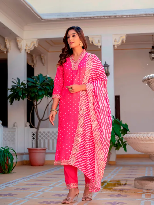 Pink_Muslin_Kurti_With_Pant_And_Dupatta_For_Women