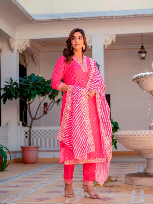 Pink_Muslin_Kurti_With_Pant_And_Dupatta_For_Women