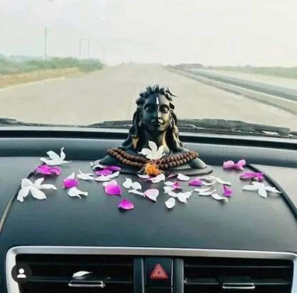 Adiyogi_Shiva_Statue_for_Car_Dash_Board
