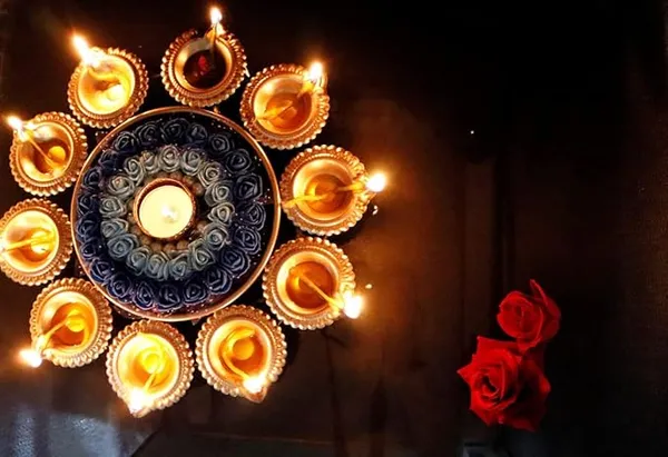 Floral_Decorative_Metal_Urli/Tea_Light_Holder_with_bowl
