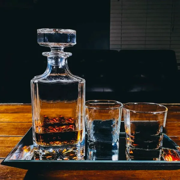 1_Decenter_with_6_Pcs_Glasses_Scotch_Decanter_Bottle_Set_with_Glasses__-__Pack_of_(7)