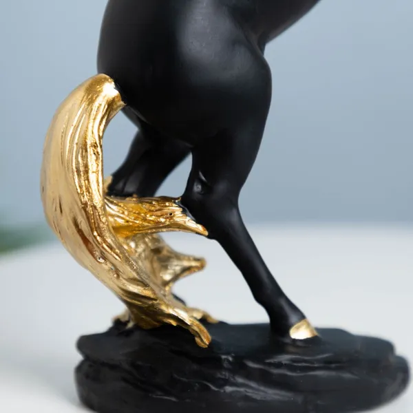 Black_Standing_Horse