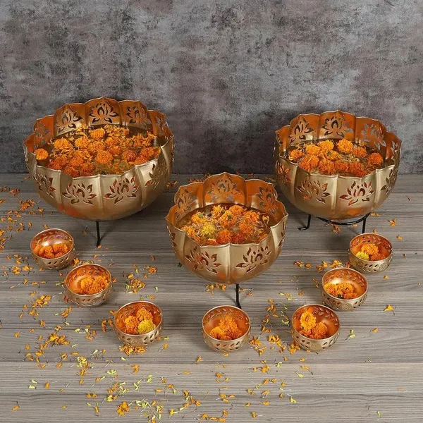 Iron_Lotus_Urli_with_Stand_Pot_for_Floating_Flower/Candle_Festive_Decor_Set_of_13_Piece_14/12/10_Size_with_Stand_and_7_Votives_Small_Bowl_3.5_inch_Each_|_Golden