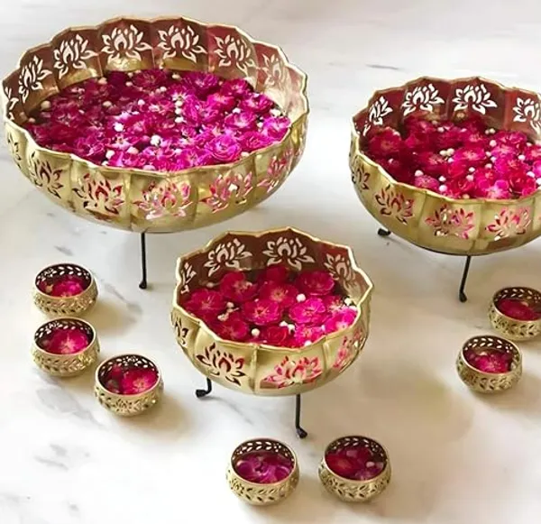 Iron_Lotus_Urli_with_Stand_Pot_for_Floating_Flower/Candle_Festive_Decor_Set_of_13_Piece_14/12/10_Size_with_Stand_and_7_Votives_Small_Bowl_3.5_inch_Each_|_Golden