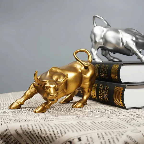 Maxxinn_Wall_Street_Golden_Bull_Statue,_Resin_Bull_Sculpture_Decorative_Showpiece_Collectibles_and_Animal_Figurines_