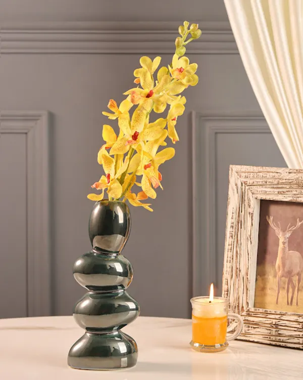 Modern_Decorative_Studio_Green_Vase