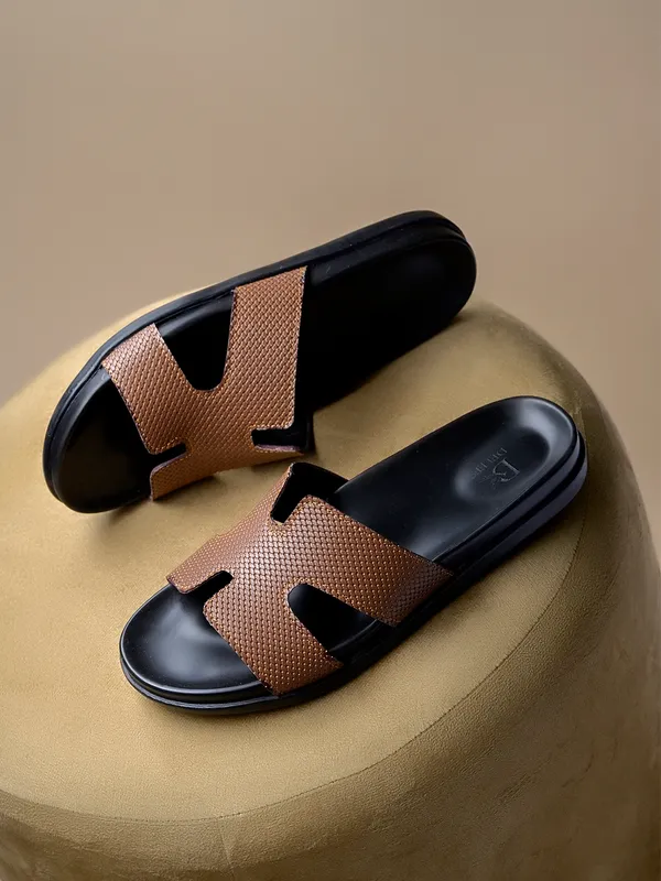 Valencia_Classic_|_Mocha_Leather