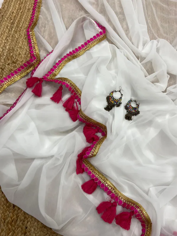 White_Smooth_Georgette_Embroidered_Saree