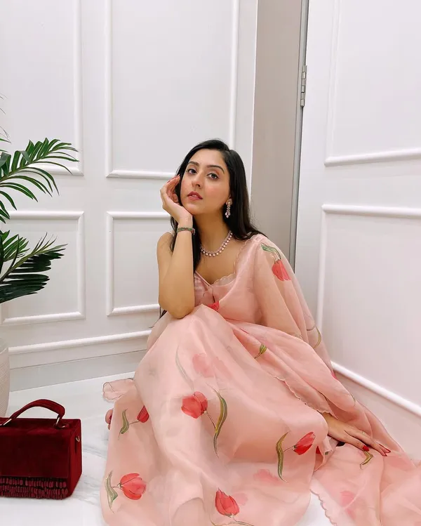 Peach_Organza_Motiwork_Embroidered_Saree