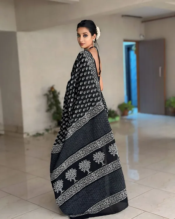 Black_Trendy_Block_Print_Pre-Stitched_Lilen_Saree
