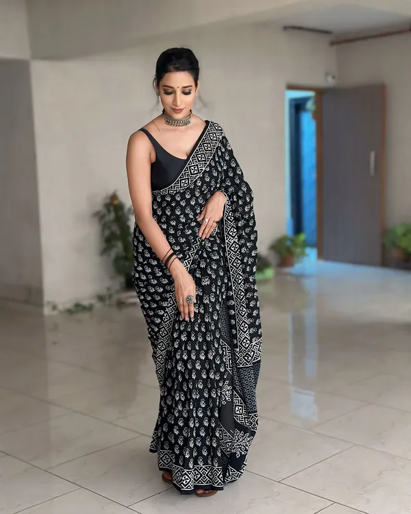Black_Trendy_Block_Print_Pre-Stitched_Lilen_Saree