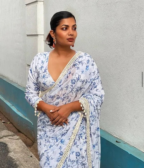 WHITE_PRINTED_MIRROR_WORK_EMBROIDERED_SAREE