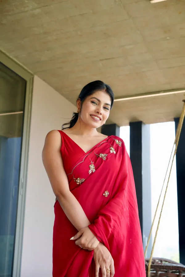 Red_Shaded_Mul_Silk_Handwork_Designer_Saree