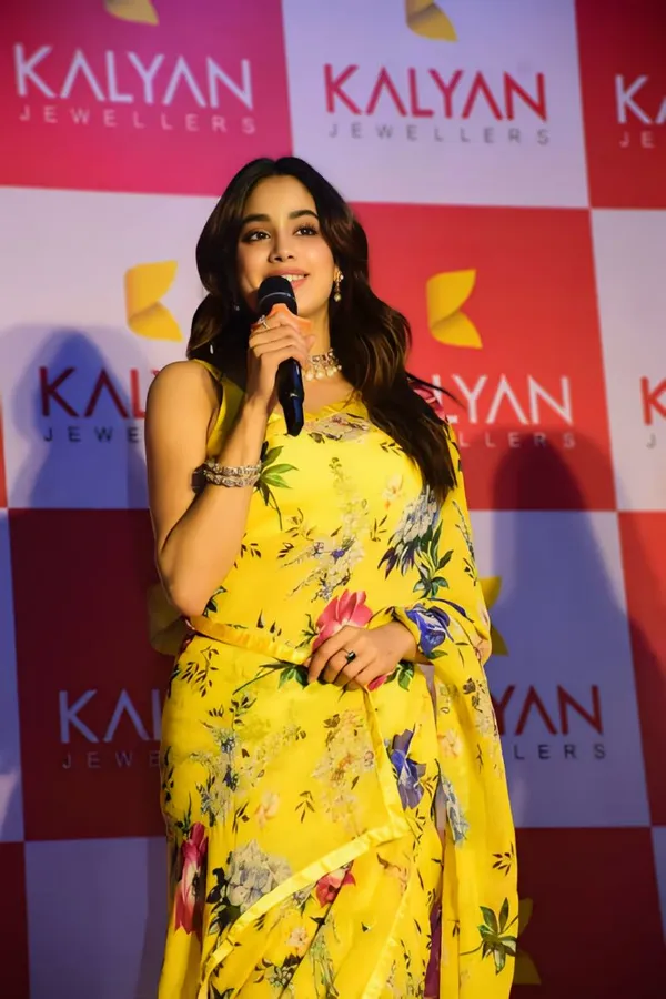 Yellow_Trendy_Floral_Print_Pre-Stitched_Georgette_Saree