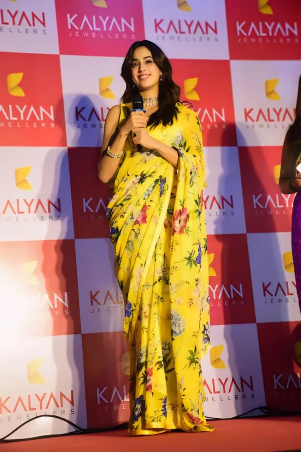 Yellow_Trendy_Floral_Print_Pre-Stitched_Georgette_Saree