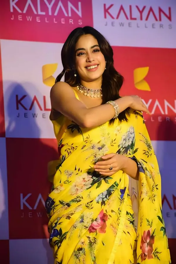 Yellow_Trendy_Floral_Print_Pre-Stitched_Georgette_Saree