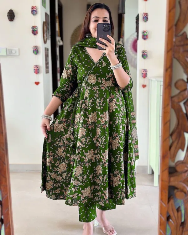 Green_Cotton_Premium_&_Elegant_Embroidery_Kurta_,_Pant_&_Dupatta_For_Women_&_Girls