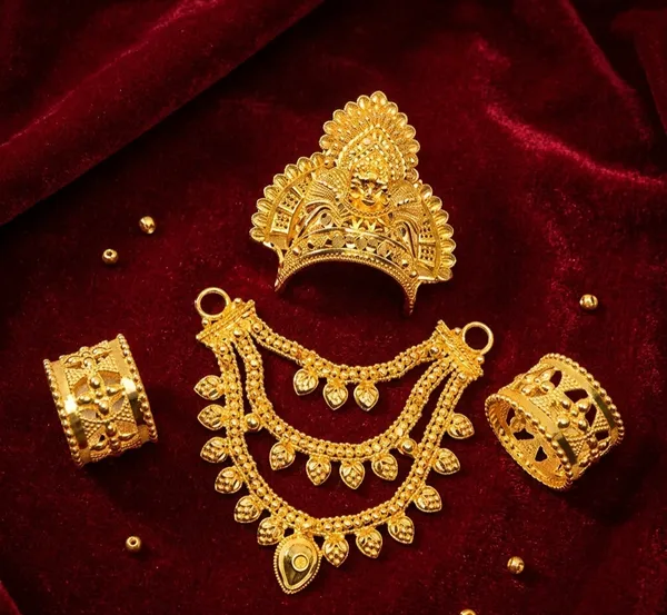 Golden_colour__Crown,_Necklace,_and_BANGLES_SET_FOR_2_NUMBER_LADDU_GOPAL_