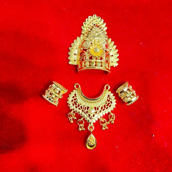 golden_colour__set_for_2_number_gopal_ji_(diameter-2cms_)_mukut_necklace_and_chudi