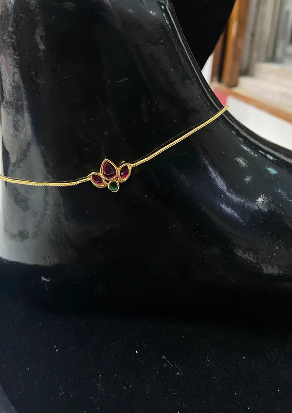 110-Inch_Micro_Golden_colour_Anklet_–_Single_Chain_Design
