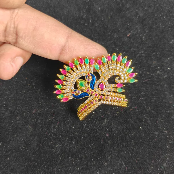 beautiful_ad_mukut_with_micro_golden_colour_for_3_number_gopal_ji_diameter_2.5_cms