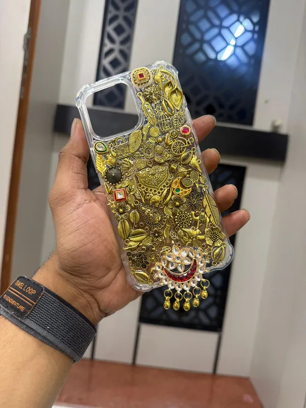 Handcrafted_Antique_Gold_Charm_Case_with_Kundan_Chandbali_Pendant
