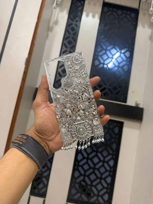 Handcrafted_Oxidized_Silver_Case_with_Ghungroo_Fringe