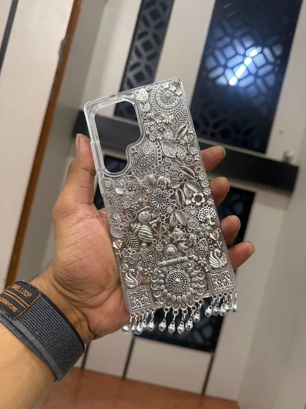 Handcrafted_Oxidized_Silver_Case_with_Ghungroo_Fringe