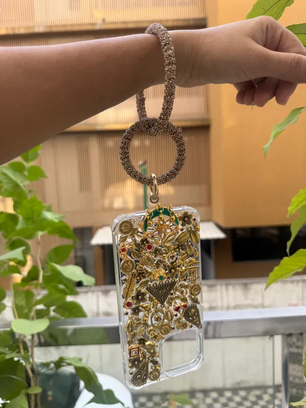 Stylish_Gold_Oxodised_Charms_Stuuded_Case_With_Hand_Sling__(This_Design_Coustomise_For_All_Phone_Model)