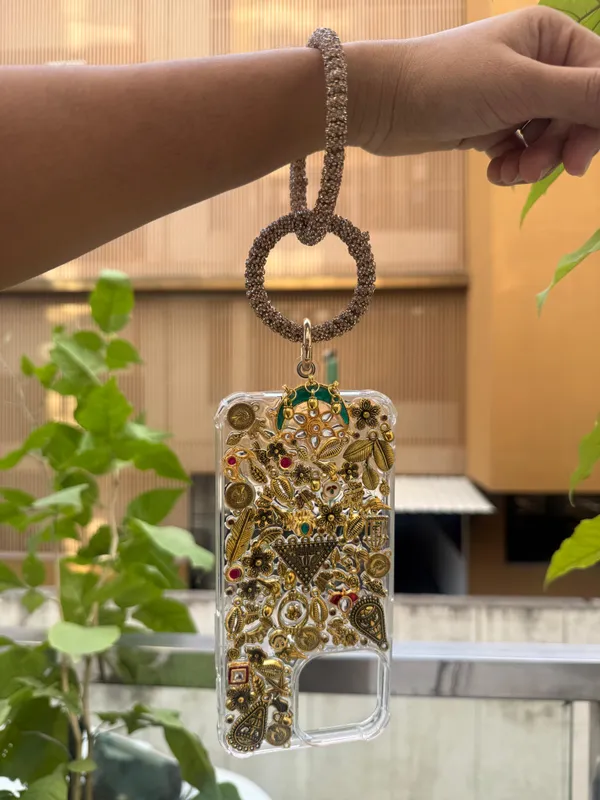 Stylish_Gold_Oxodised_Charms_Stuuded_Case_With_Hand_Sling__(This_Design_Coustomise_For_All_Phone_Model)