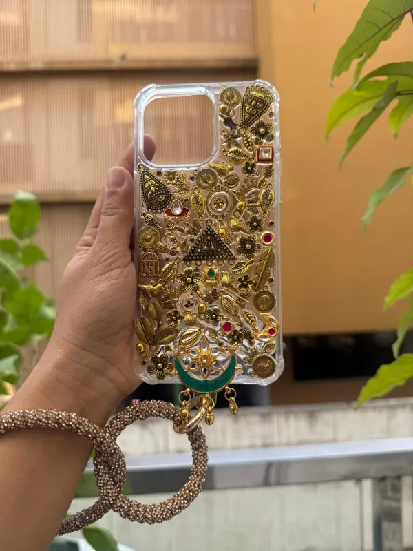 Stylish_Gold_Oxodised_Charms_Stuuded_Case_With_Hand_Sling__(This_Design_Coustomise_For_All_Phone_Model)