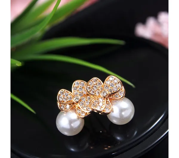 Gold_American_Diamond_Alloy_Trendy_Earring_For_Women