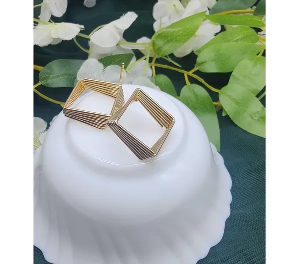 Gold_American_Diamond_Alloy_Trendy_Earring_For_Women