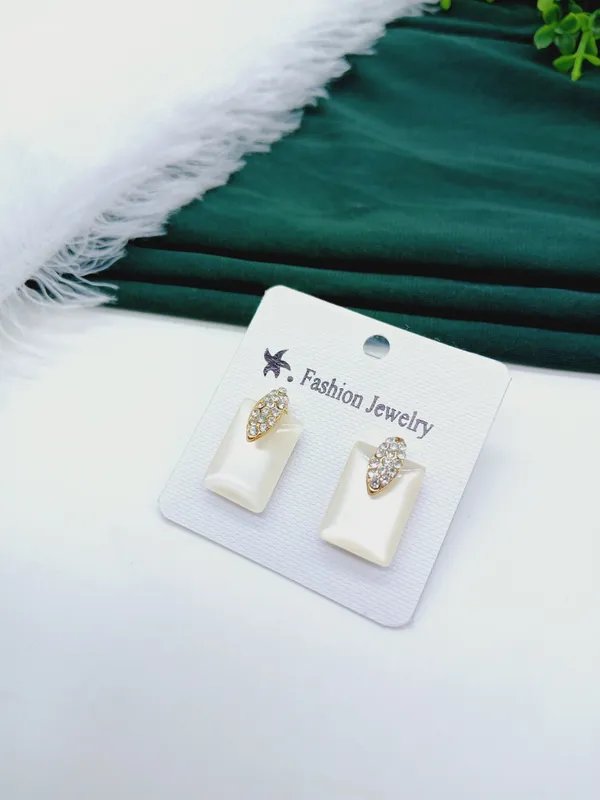 Gold_&_White_American_Diamond_Alloy_Trendy_Earring_For_Women