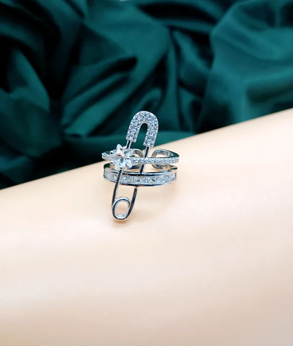 Unique_Pin_Style_Silver_American_Diamond_Ring_For_Women