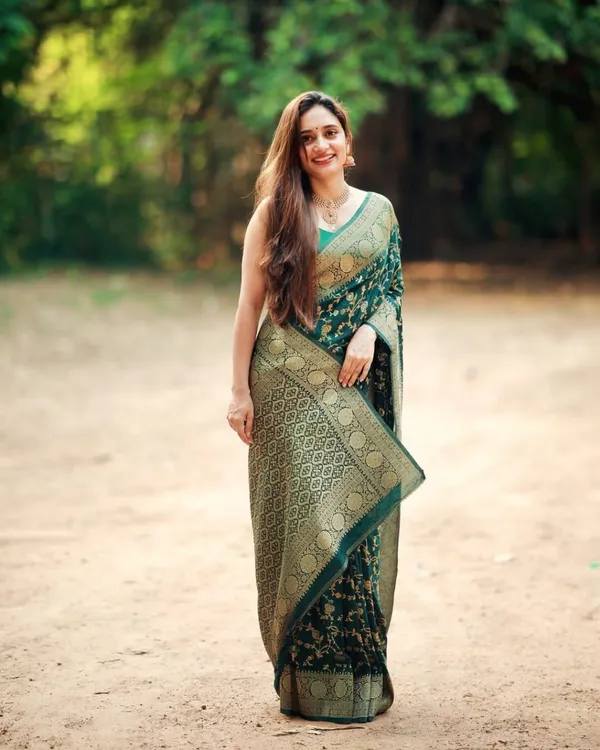 Banarasi_Semi_Silk_Saree_with_Unstiched_Blouse_Piece
