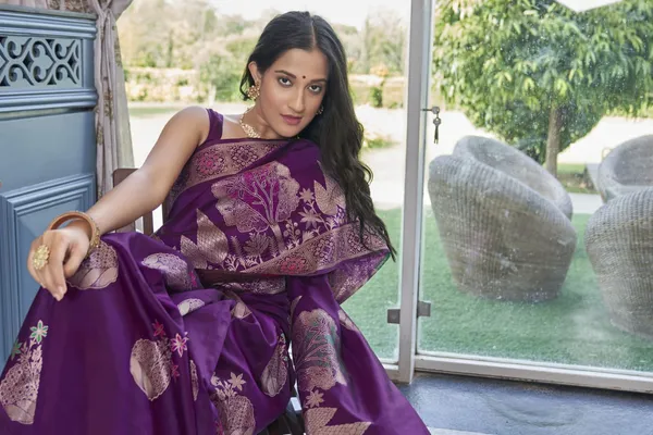 Banarasi_Semi_Silk_Saree_with_Unstiched_Blouse_Piece