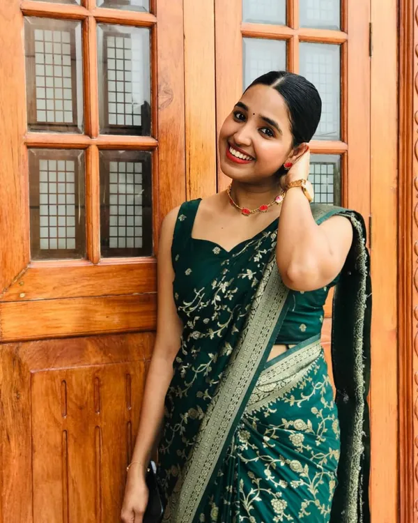 Banarasi_Semi_Silk_Saree_with_Unstiched_Blouse_Piece