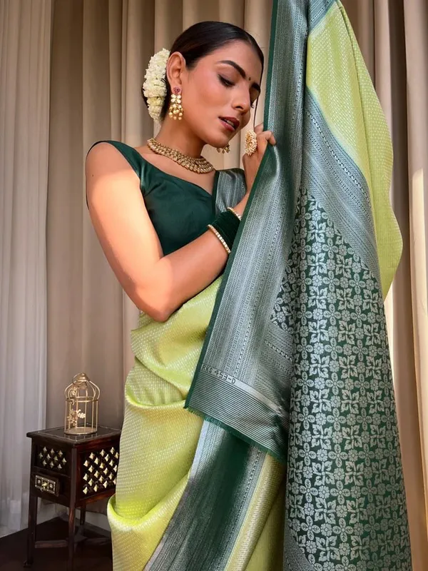 Banarasi_Semi_Silk_Saree_with_Unstiched_Blouse_Piece