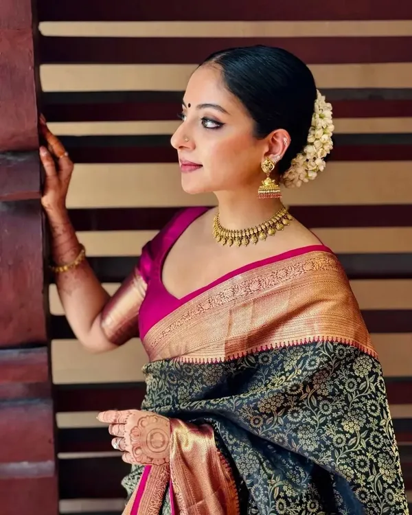Banarasi_Semi_Silk_Saree_with_Unstitched_Blouse_Piece