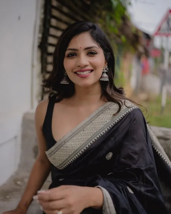 Beautiful_Black_Banarasi_Sarees_With_blouse_piece