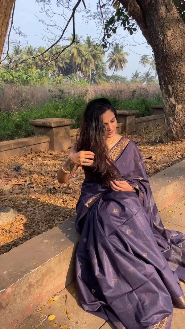Purple_Banarasi_Satin_Silk_Saree_With_Blouse_Piece_For_Women