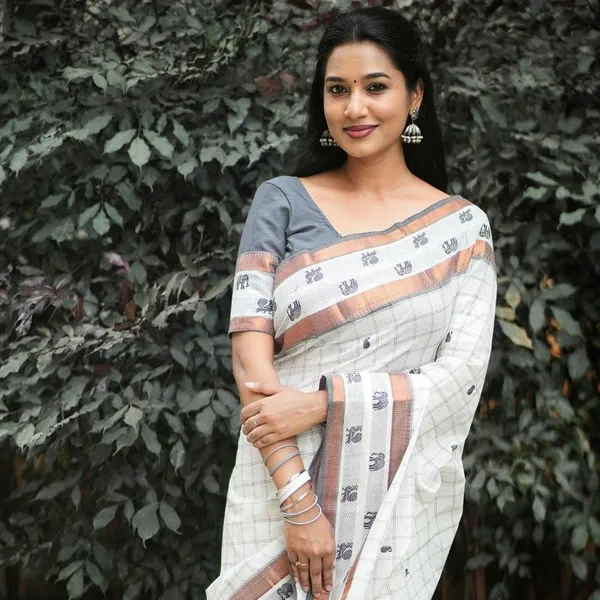 White_Soft_Silk_Saree_With_Blouse_Piece_For_Women