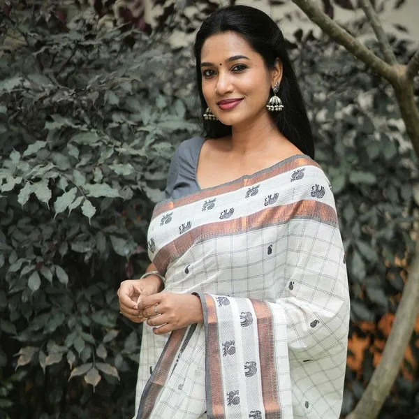 White_Soft_Silk_Saree_With_Blouse_Piece_For_Women