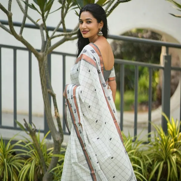 White_Soft_Silk_Saree_With_Blouse_Piece_For_Women