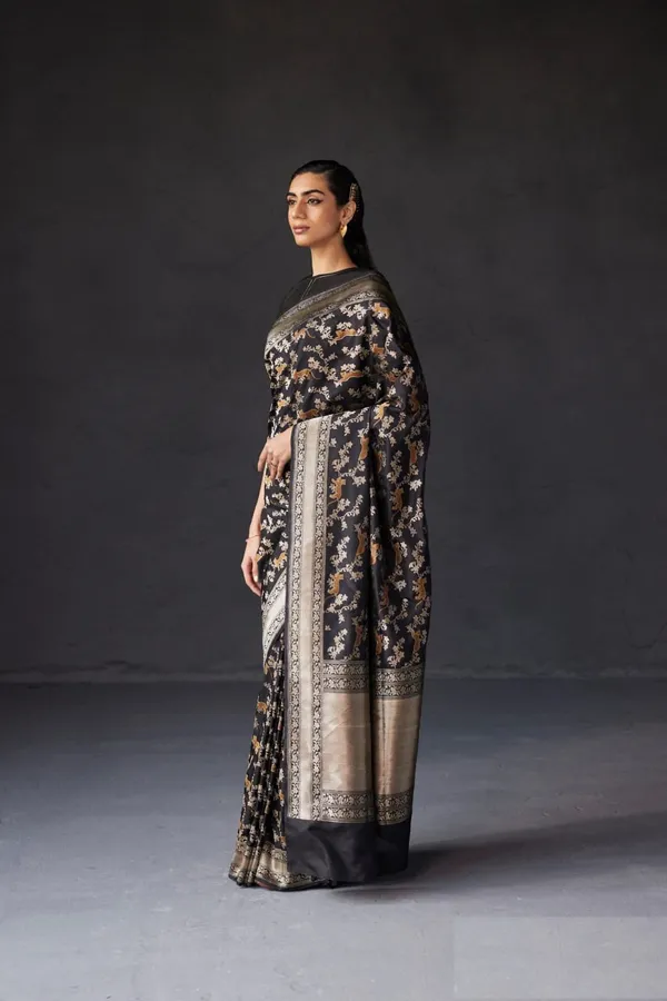 Black_Soft_Silk_Saree_With_Blouse_Piece_For_Women