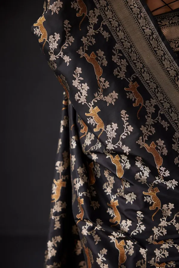 Black_Soft_Silk_Saree_With_Blouse_Piece_For_Women