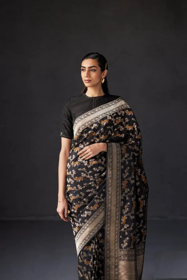 Black_Soft_Silk_Saree_With_Blouse_Piece_For_Women